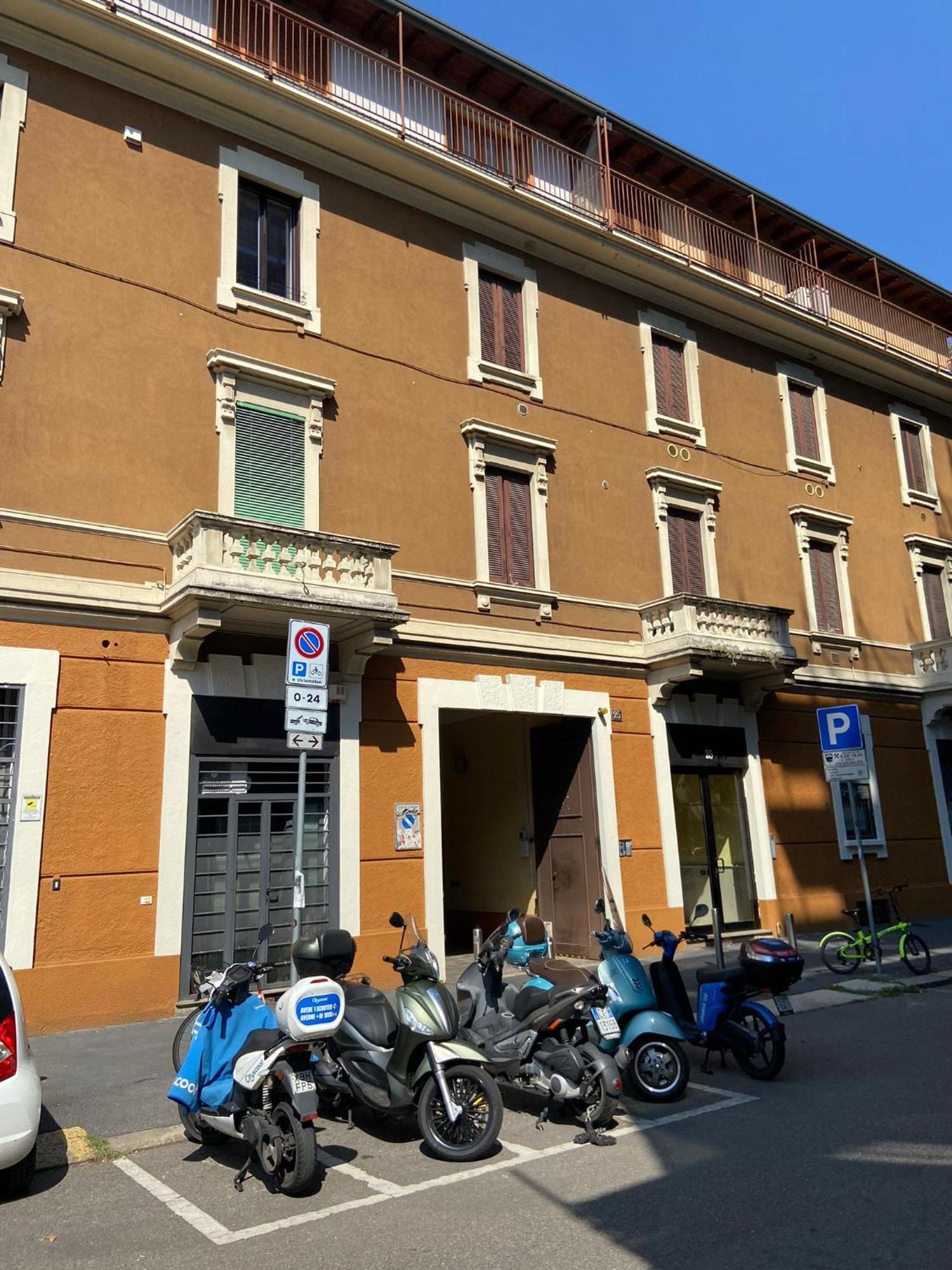 Regina In Pezzotti - Parking Car Mailand